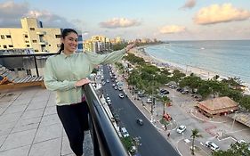 O EDIFÍCIO é de frente ao MAR de Pajuçara NEO 2 Qts 2gar - Adm Nutelss